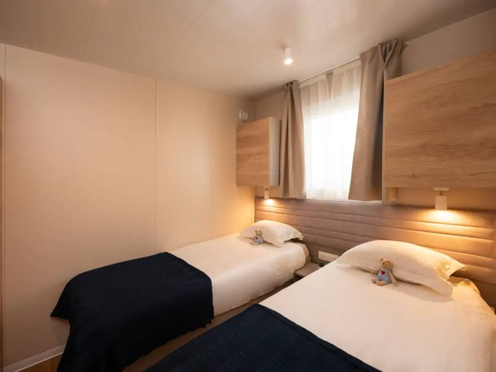 campsite-rapoca-superior-relax-interior-bedroom-single-beds