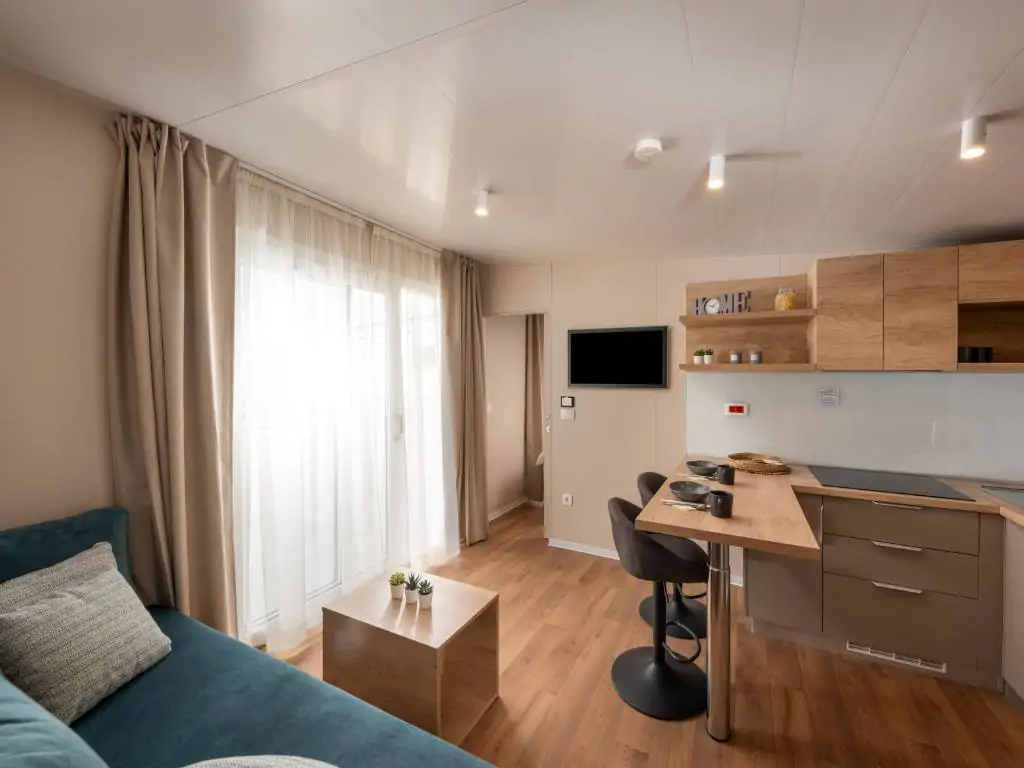 campsite-rapoca-superior-relax-interior-kitchen-living-room-i