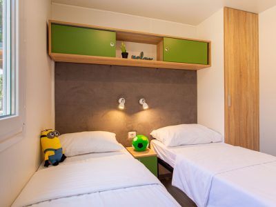 mobile-home-central-village-superior-plus-interior-bed-room-2