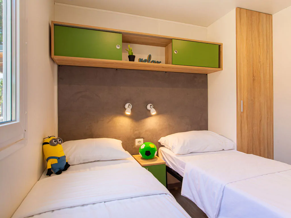 mobile-home-central-village-superior-plus-interior-bed-room-2