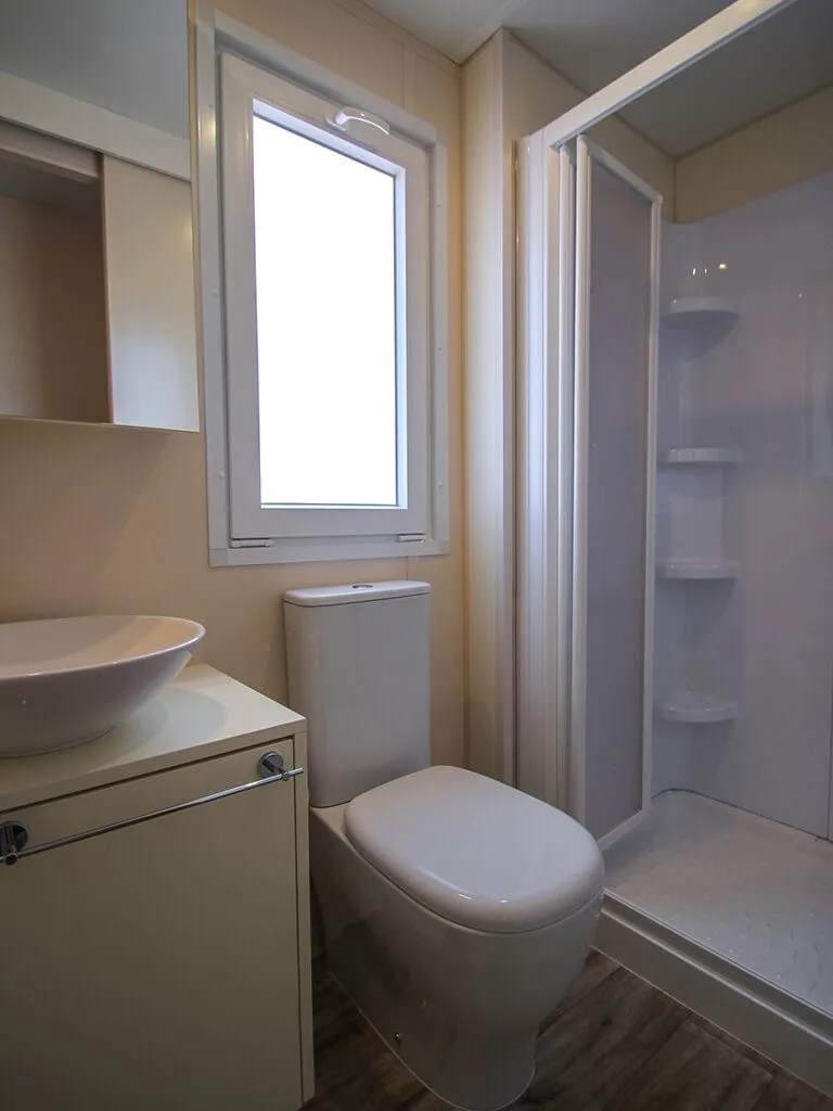 camping-campingin-park-umag-luxury-mobile-homes-park-riviera-bathroom