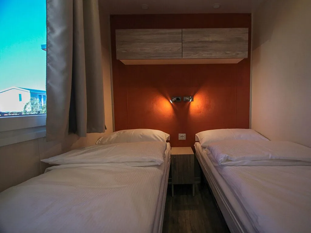 camping-campingin-park-umag-luxury-mobile-homes-park-riviera-bedroom