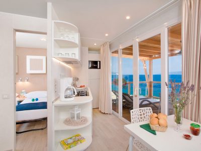 camping-marina-premium-seaview-mobile-home-interior