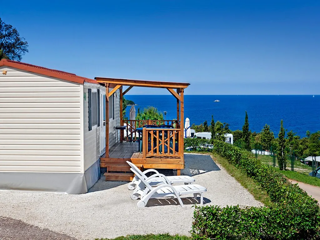 camping-orsera_mobile-homes-view-on-the-sea-from-mh