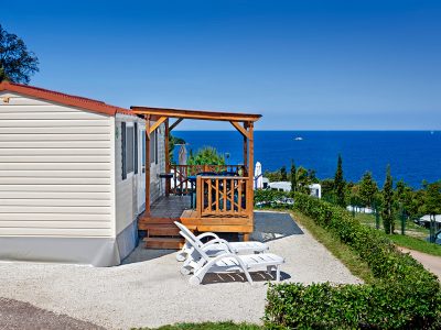 camping-orsera_mobile-homes-view-on-the-sea-from-mh