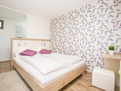 camping-turist-grabovac-mobile-homes-double-bedroom