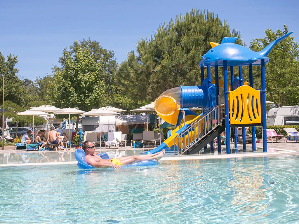 campsite-polidor-outdoor-pool-relaxing-time