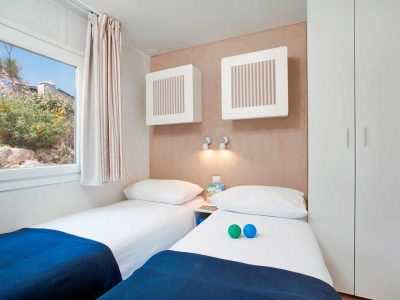marina-camping-resort-premium-camping-home-bedroom