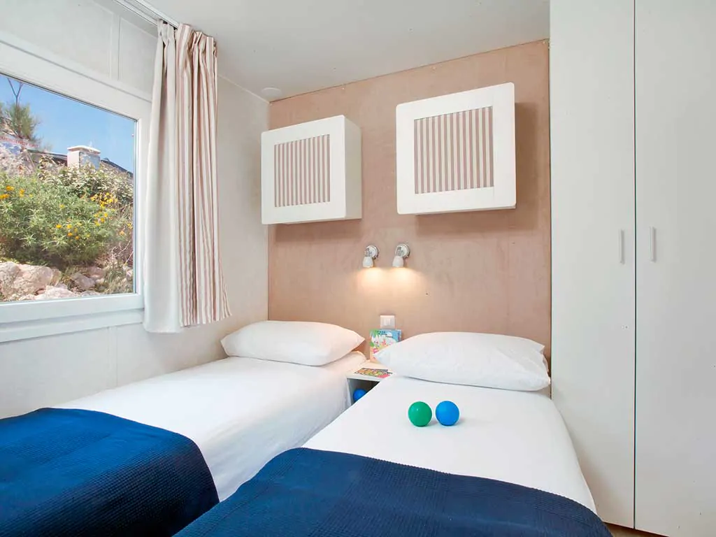 marina-camping-resort-premium-camping-home-bedroom