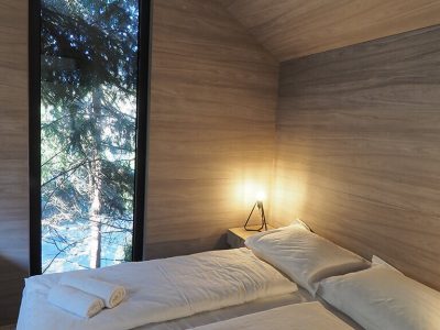 plitvice-holiday-resort-interior-of-tree-house-glamping-viii