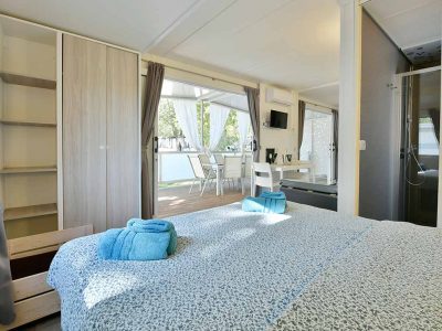 camping-park-polidor-mobile-home-premium-bedroom-2