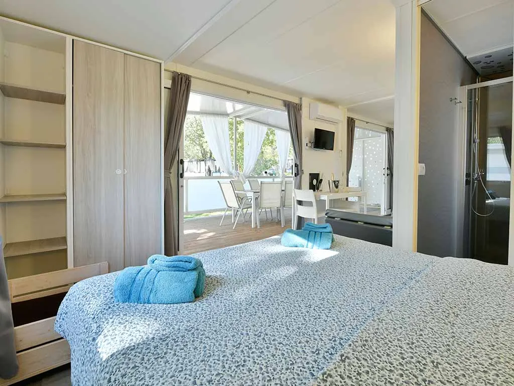 camping-park-polidor-mobile-home-premium-bedroom-2