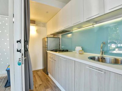 camping-park-polidor-mobile-home-premium-kitchen-2