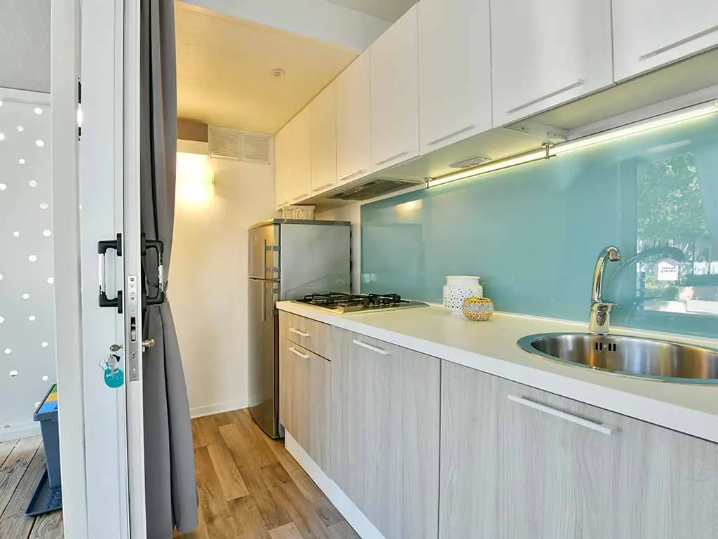 camping-park-polidor-mobile-home-premium-kitchen-2