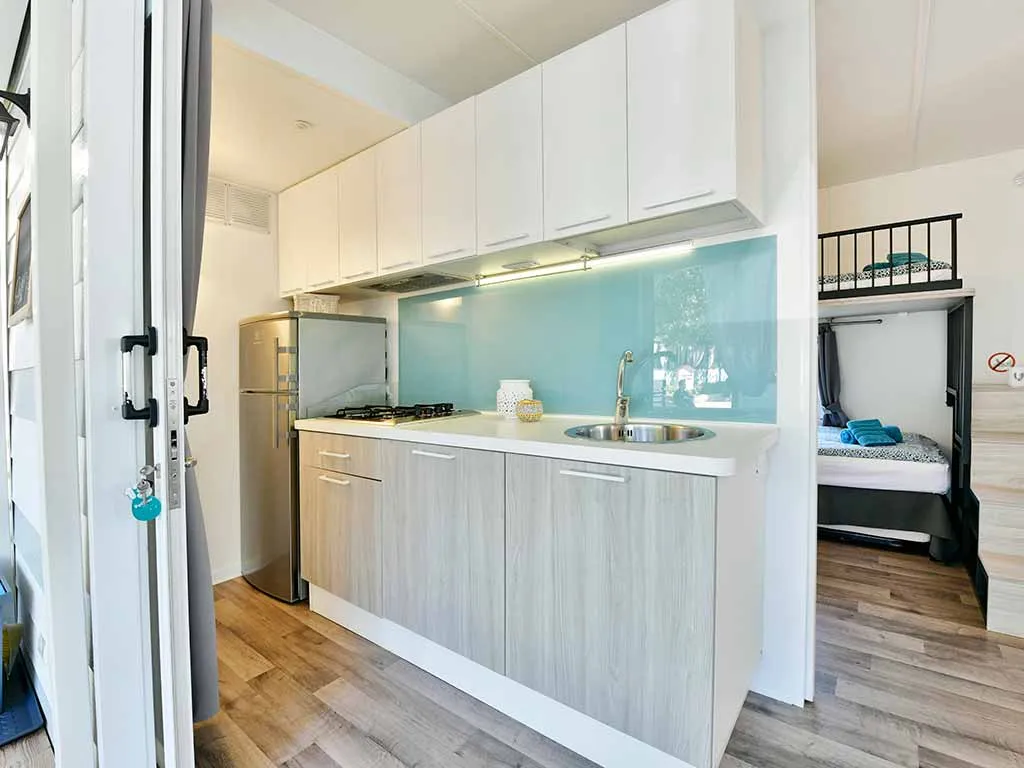 camping-park-polidor-mobile-home-premium-kitchen-3