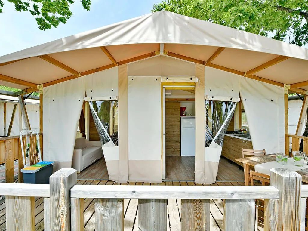 camping-park-polidor-safari-glamping-exterior-v