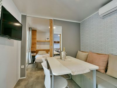 camping-park-polidor-interior-deluxe-mobile-home-v