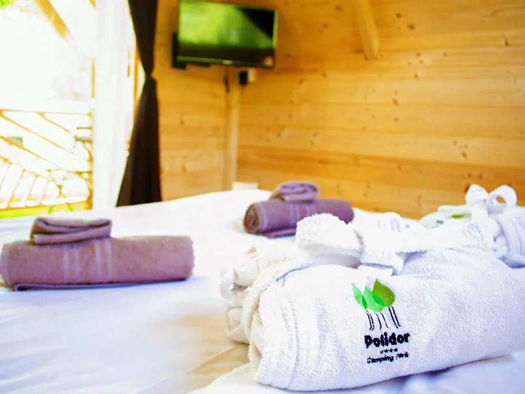 camping-polidor-glamping-room-interior-ii