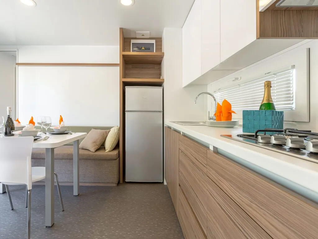 camping-polidor-mobile-homes-kitchen-dining-room