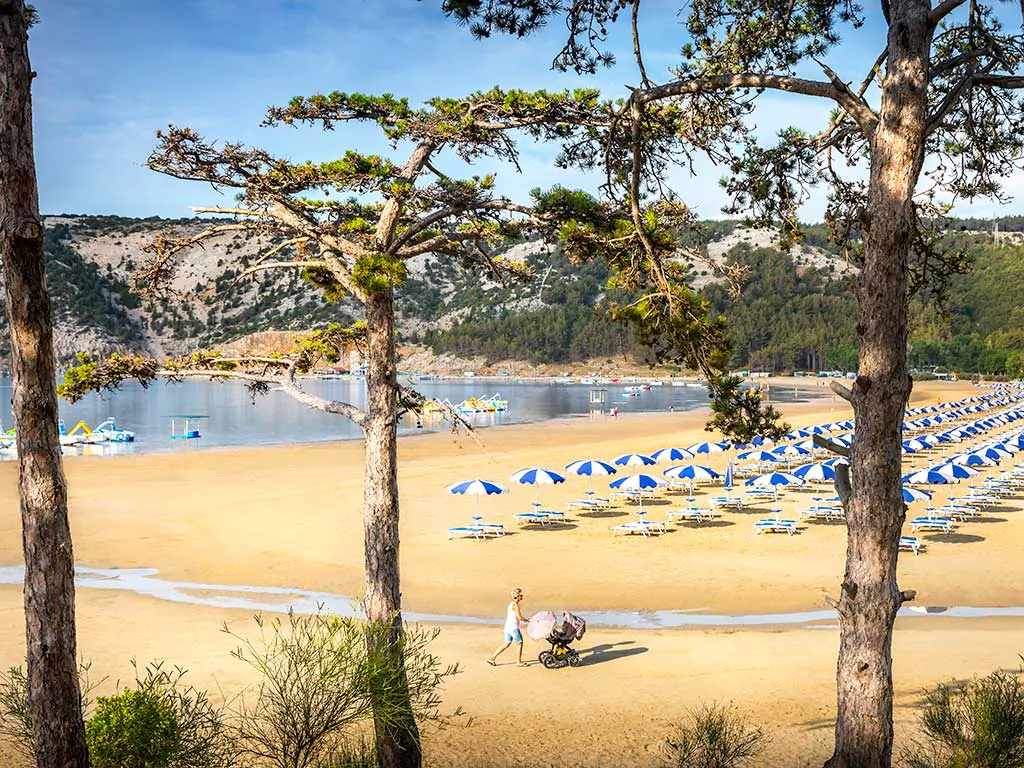 san-marino-camping-resort-beach