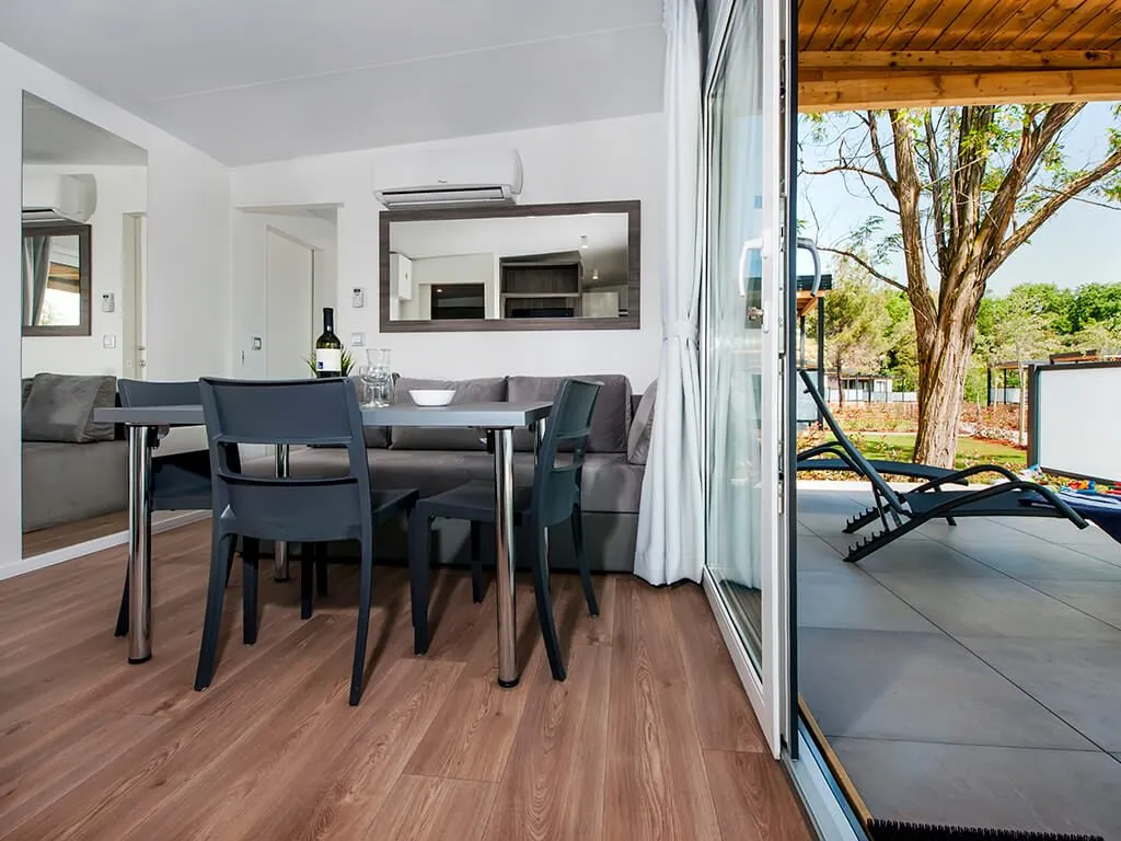 solaris-naturist-camping-resort-premium-mobile-home-interior-1