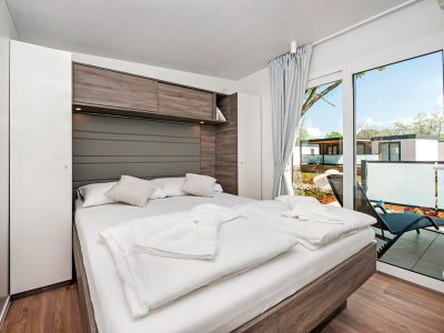 solaris-naturist-camping-resort-premium-mobile-home-interior-3