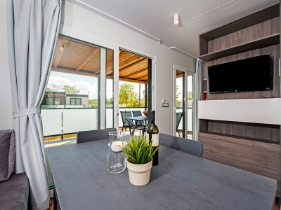 solaris-naturist-camping-resort-premium-mobile-home-interior-9