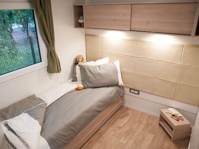 camping-san-marino-lopar-garden-premium-mobile-home-bedroom-ii
