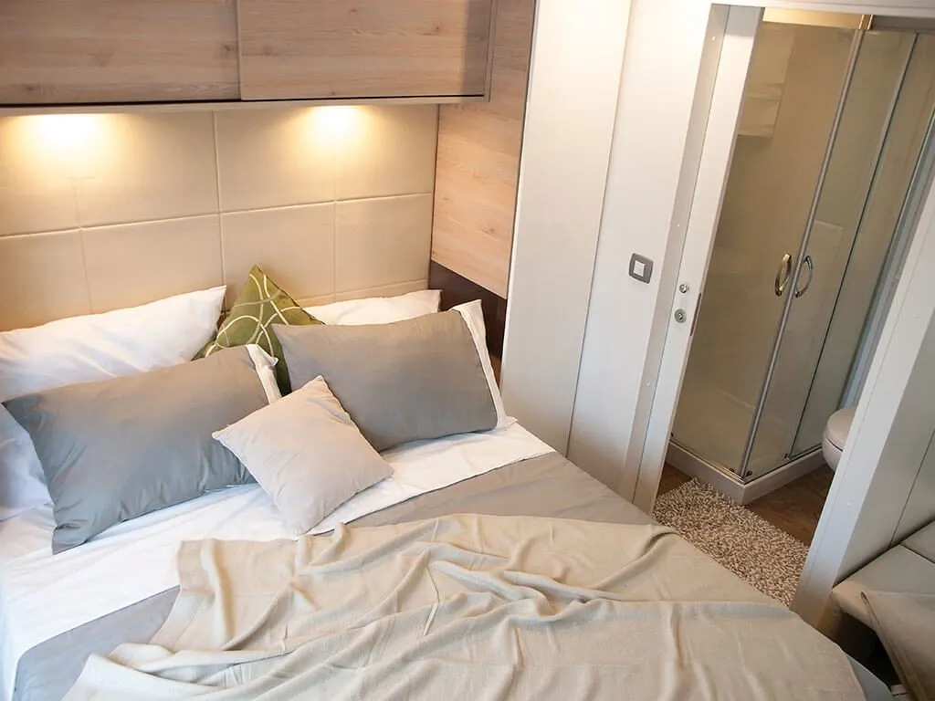 camping-san-marino-lopar-garden-premium-mobile-home-bedroom-interior-i