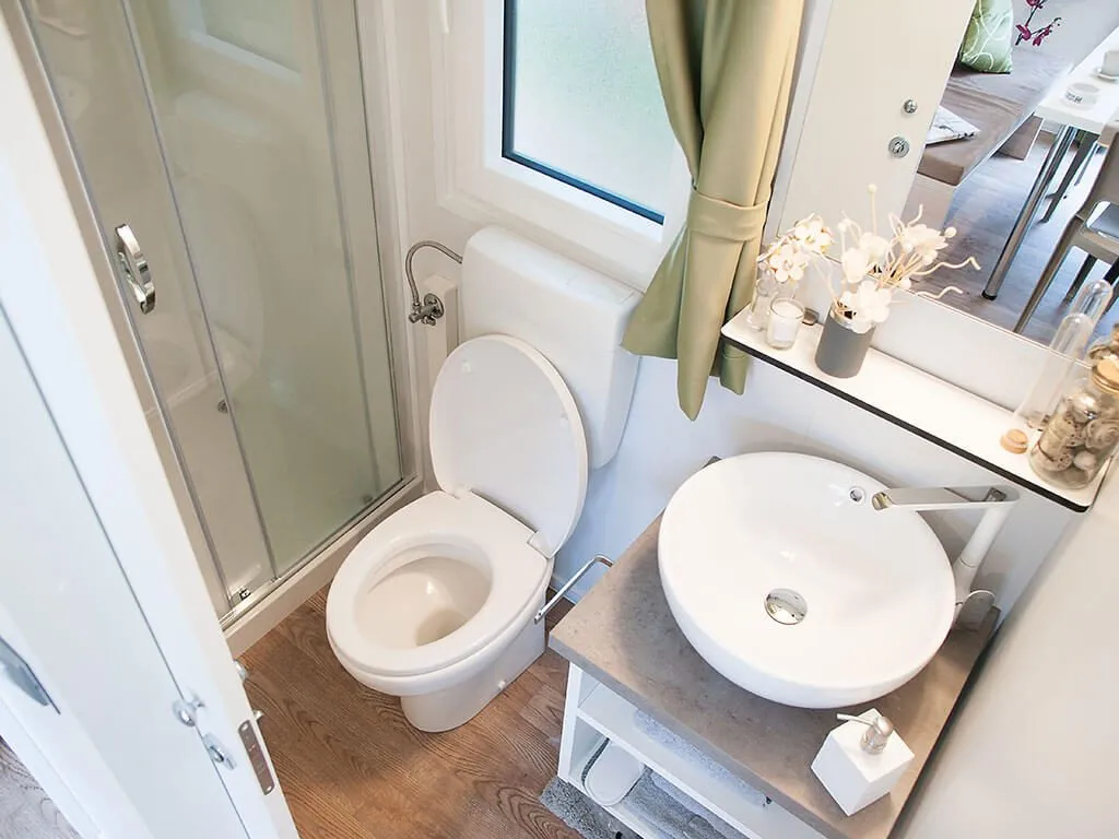 camping-san-marino-lopar-garden-premium-mobile-home-toilete