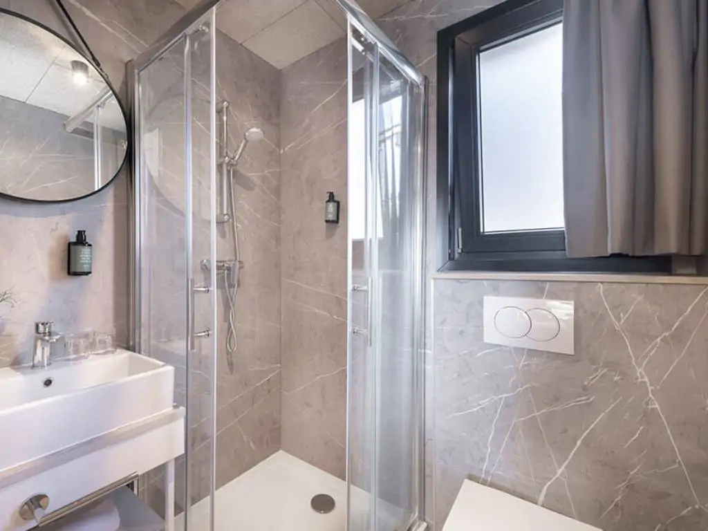 campsite-padova-hiltop-green-home-for-5-interior-bathroom
