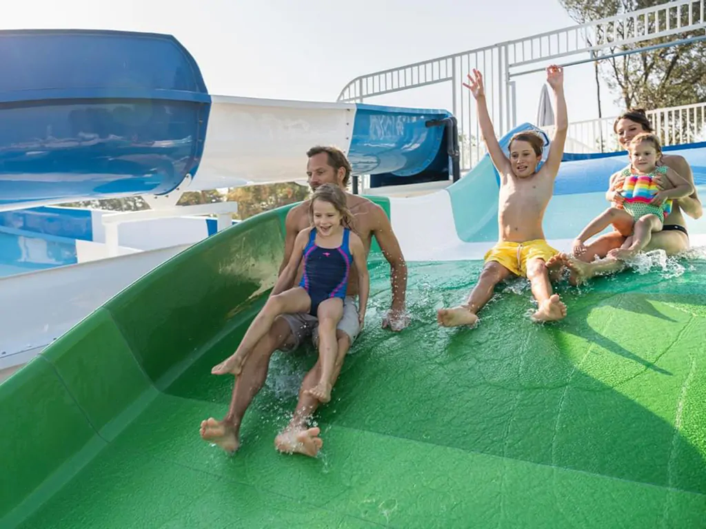 falkensteiner-premium-camping-zadar-aquapark-slide