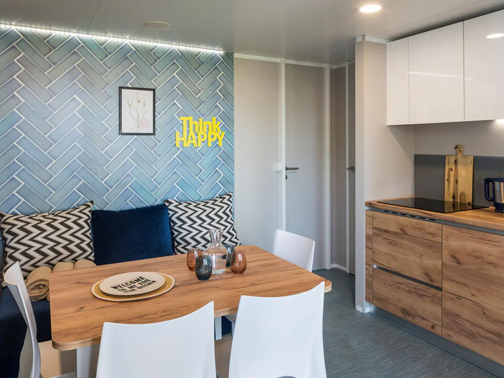 falkensteiner-premium-camping-zadar-camping-family-home-interior-living-room