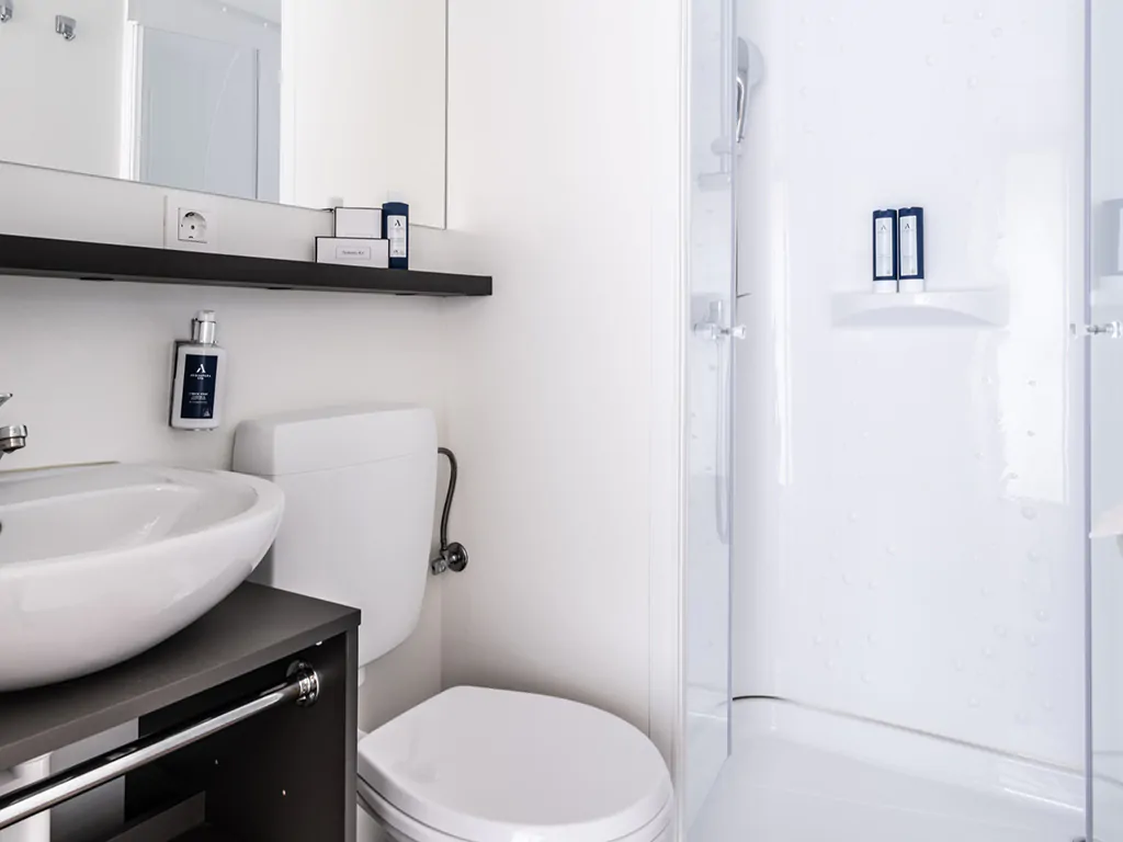 falkensteiner-premium-camping-zadar-glamping-premium-home-interior-bathroom