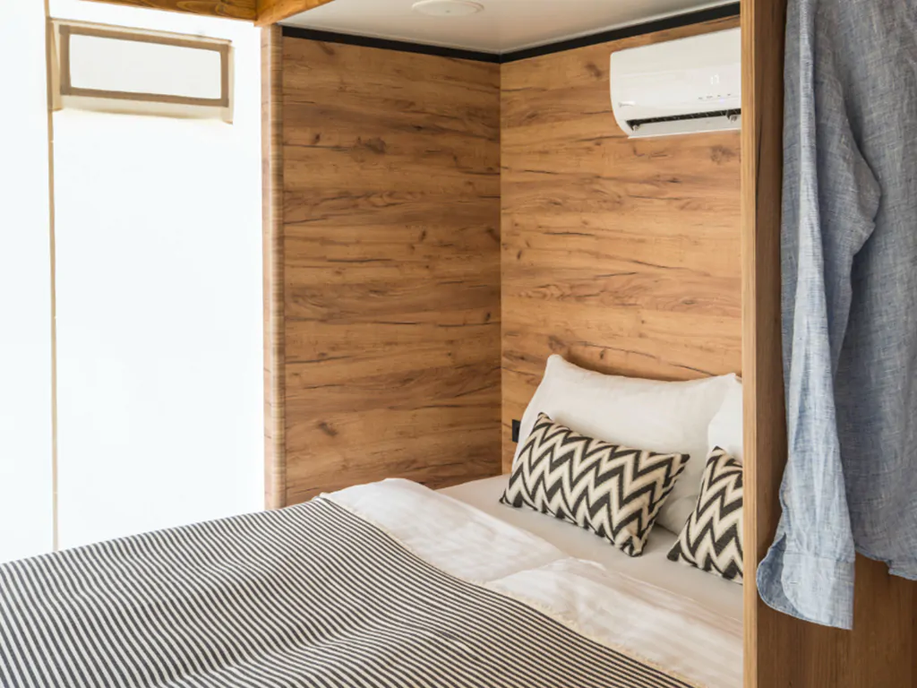 falkensteiner-premium-camping-zadar-glamping-premium-home-interior-bedroom-i