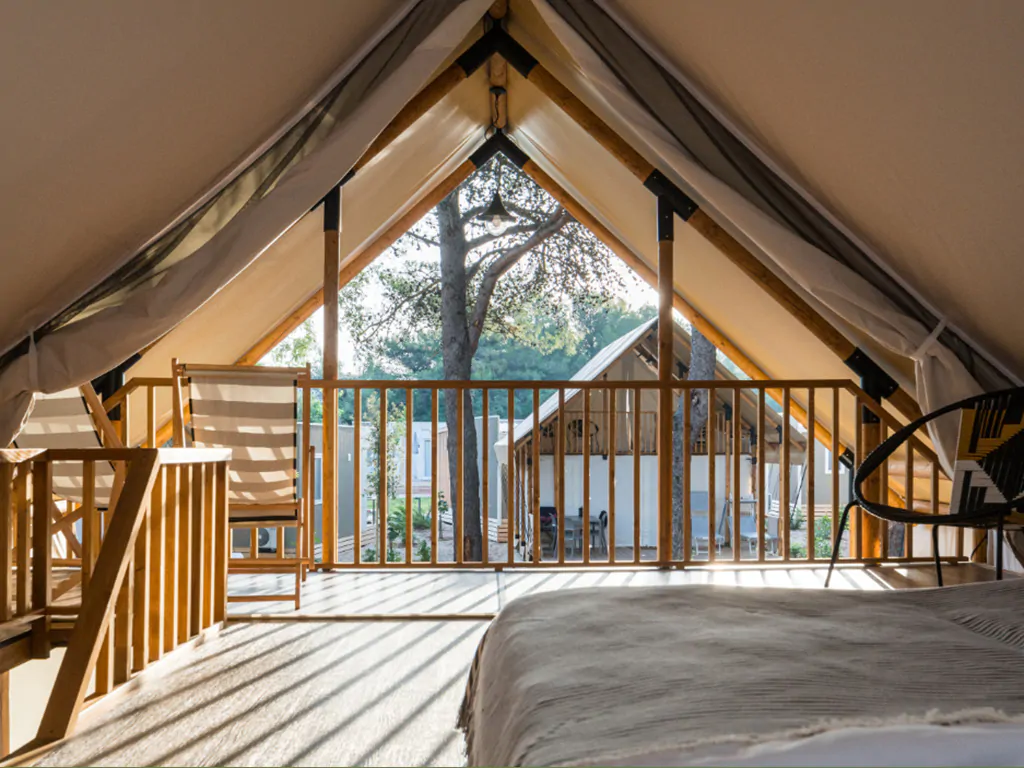 falkensteiner-premium-camping-zadar-glamping-premium-home-interior-bedroom-view