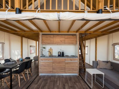falkensteiner-premium-camping-zadar-glamping-premium-home-interior-kitchen