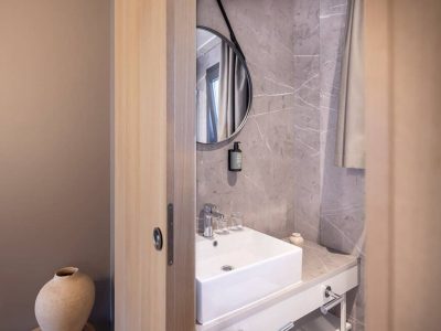 valamar-camping-padova-hiltop-green-chalet-for-2-1-interior-bathroom