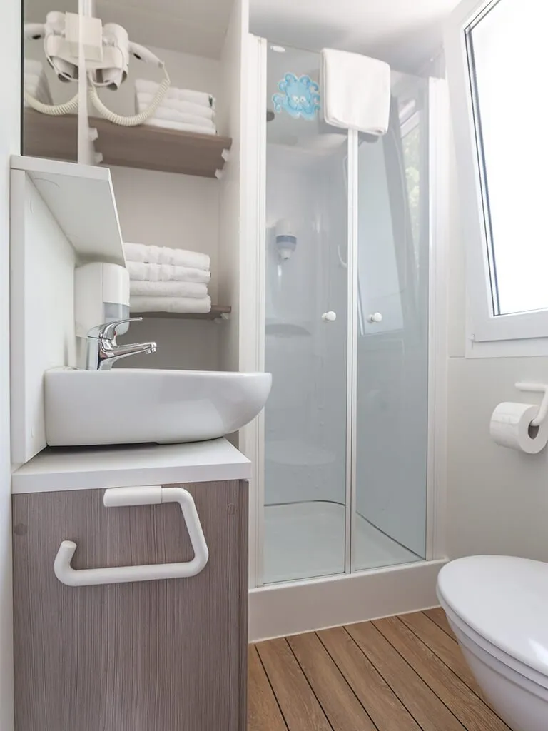 camping-slamni-mobile-home-bathroom-2