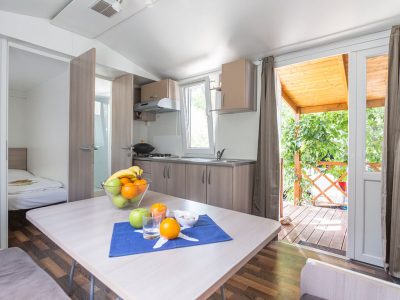 camping-slamni-mobile-home-interior-2-2