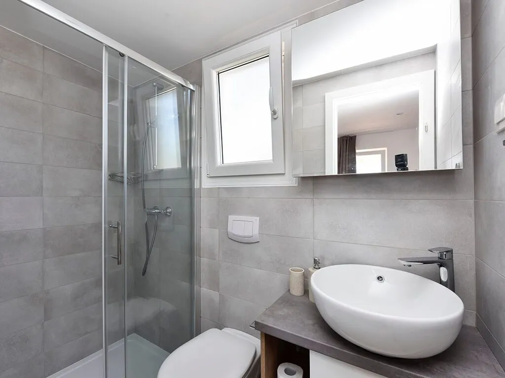 camping-ugljan-bathroom-of-mobile-home
