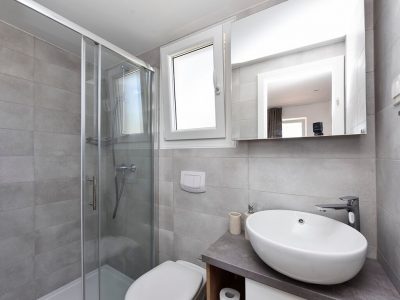 camping-ugljan-bathroom-of-mobile-home