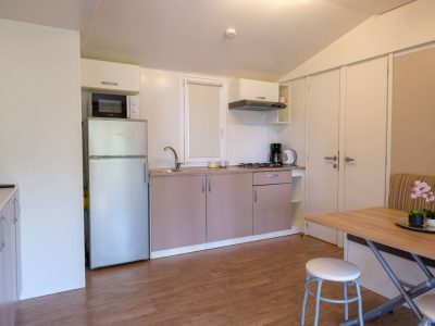 amadria-park-trogir-mobile-home-standard-belvedere-interior-kitchen