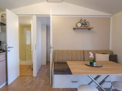 amadria-park-trogir-mobile-home-standard-belvedere-interior-table