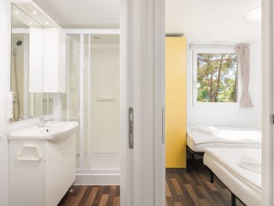 aminess-planet-camping-port9-resort-holiday-home-port9-interior-bedroom-and-bathroom