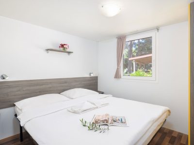 aminess-planet-camping-port9-resort-holiday-home-port9-interior-bedroom-double-bed
