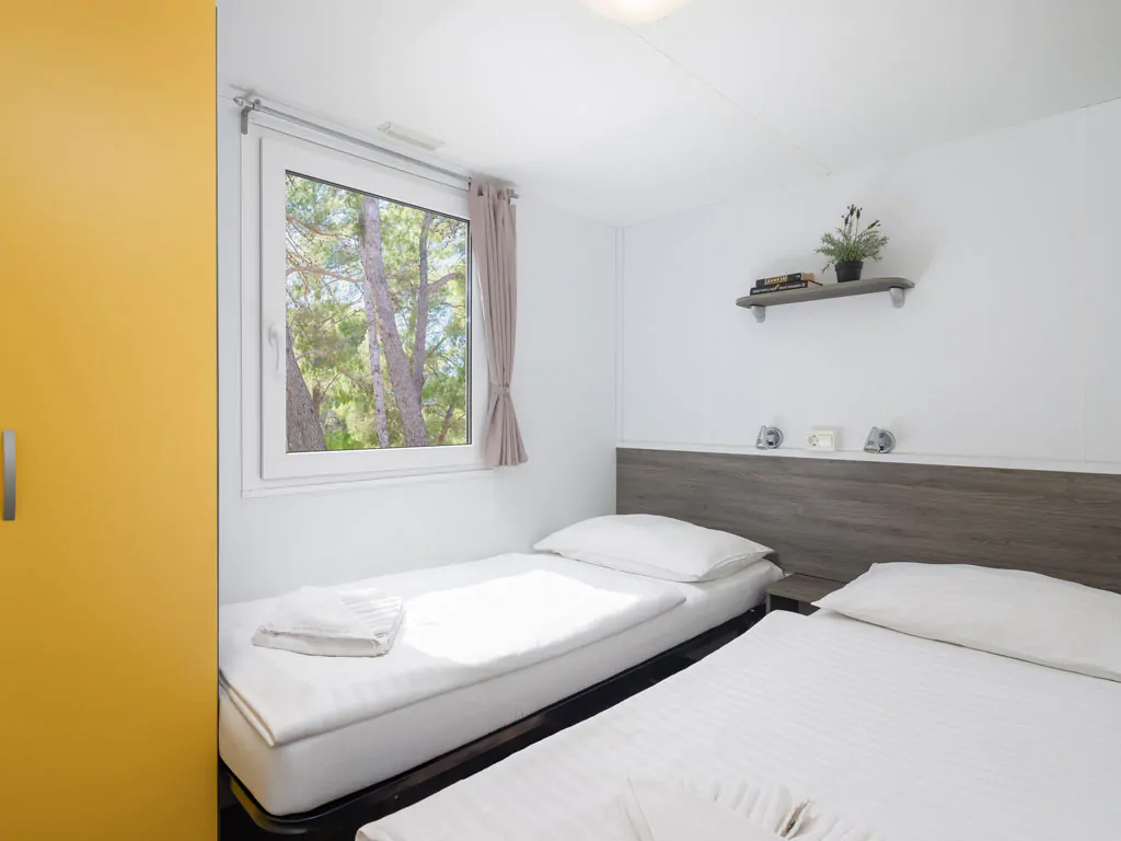 aminess-planet-camping-port9-resort-holiday-home-port9-interior-bedroom-single-beds
