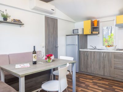 aminess-planet-camping-port9-resort-holiday-home-port9-interior-kitchen-view