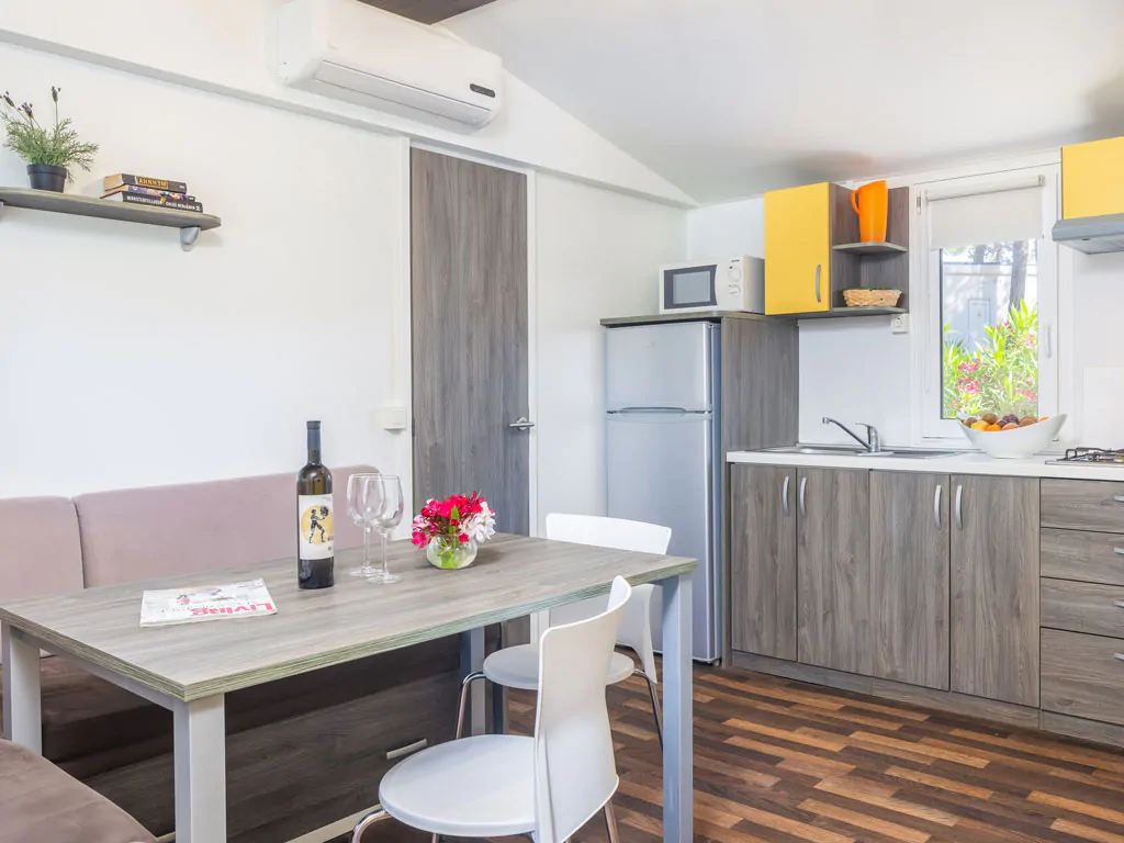 aminess-planet-camping-port9-resort-holiday-home-port9-interior-kitchen-view
