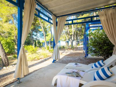 aminess-planet-camping-port9-resort-marko-polo-holiday-home-exterior-terrace-sunbeds-view